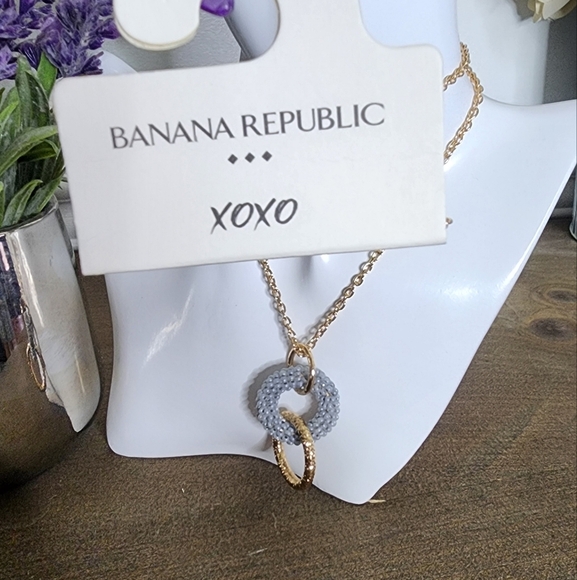 Elegant Banana Republic Gold Tone Necklace - Picture 3 of 4